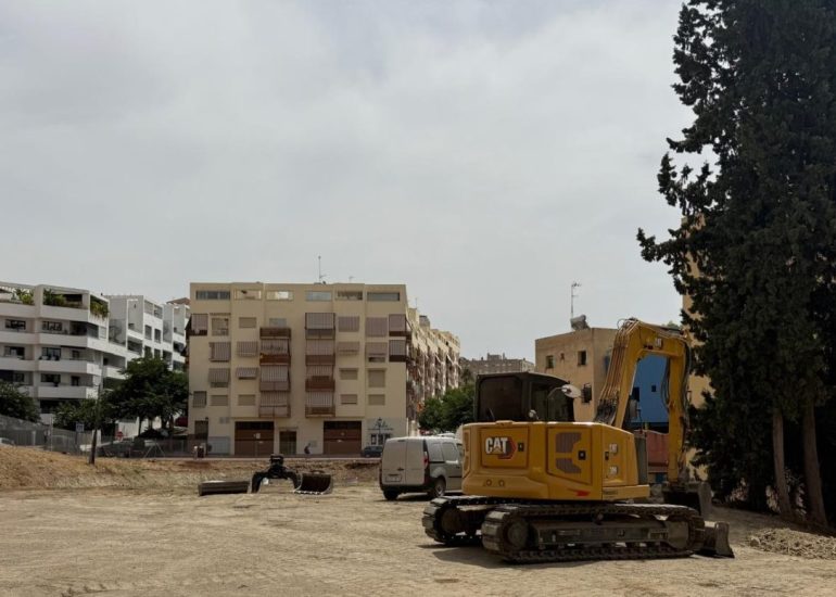 Los vecinos de Sierra Estepona contarán con 90 árboles de sombra tras las obras en curso